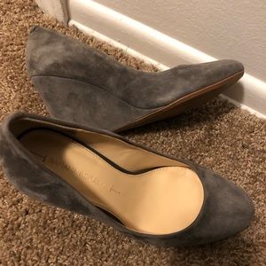 Banana Republic Grey suede wedges sz 6.5 Heel3.5in